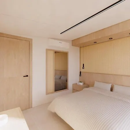 Kallithea Luxury -demeter-
